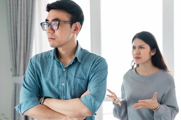 Chật vật ôm con từ quê lên, tôi bị mẹ chồng thay khóa cổng không cho vào nhà-3