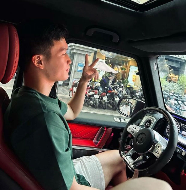 Quả bóng vàng 2023 Hoàng Đức từng gây xôn xao vì quá giàu: Lái G63 11 tỷ, khoe đồng hồ 2 tỷ, thực hư thế nào?-1