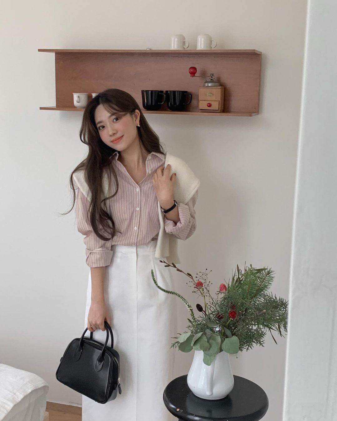 4 kiểu áo sơ mi giúp bạn trông thon thả, mảnh mai hơn-3