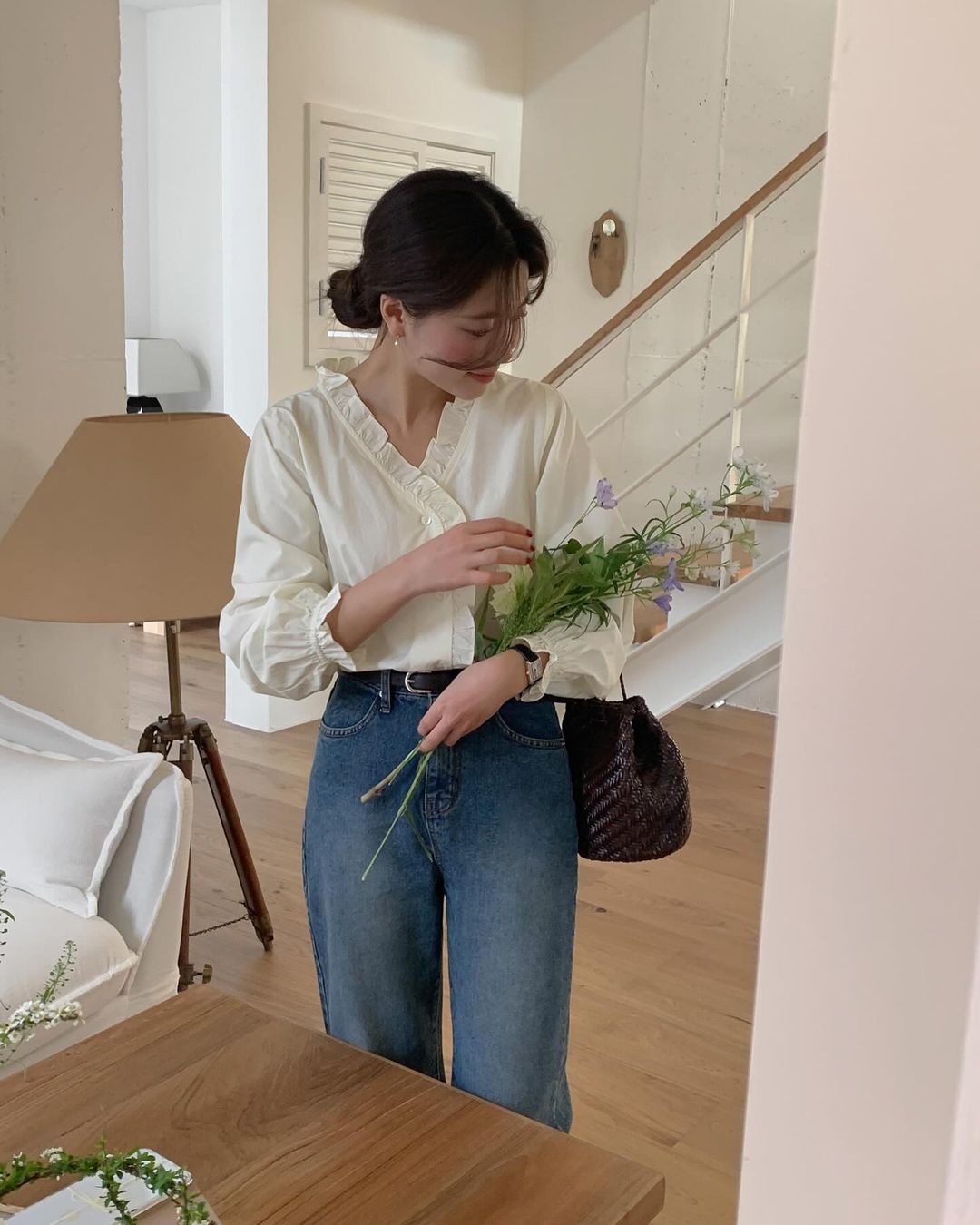 4 kiểu áo sơ mi giúp bạn trông thon thả, mảnh mai hơn-5