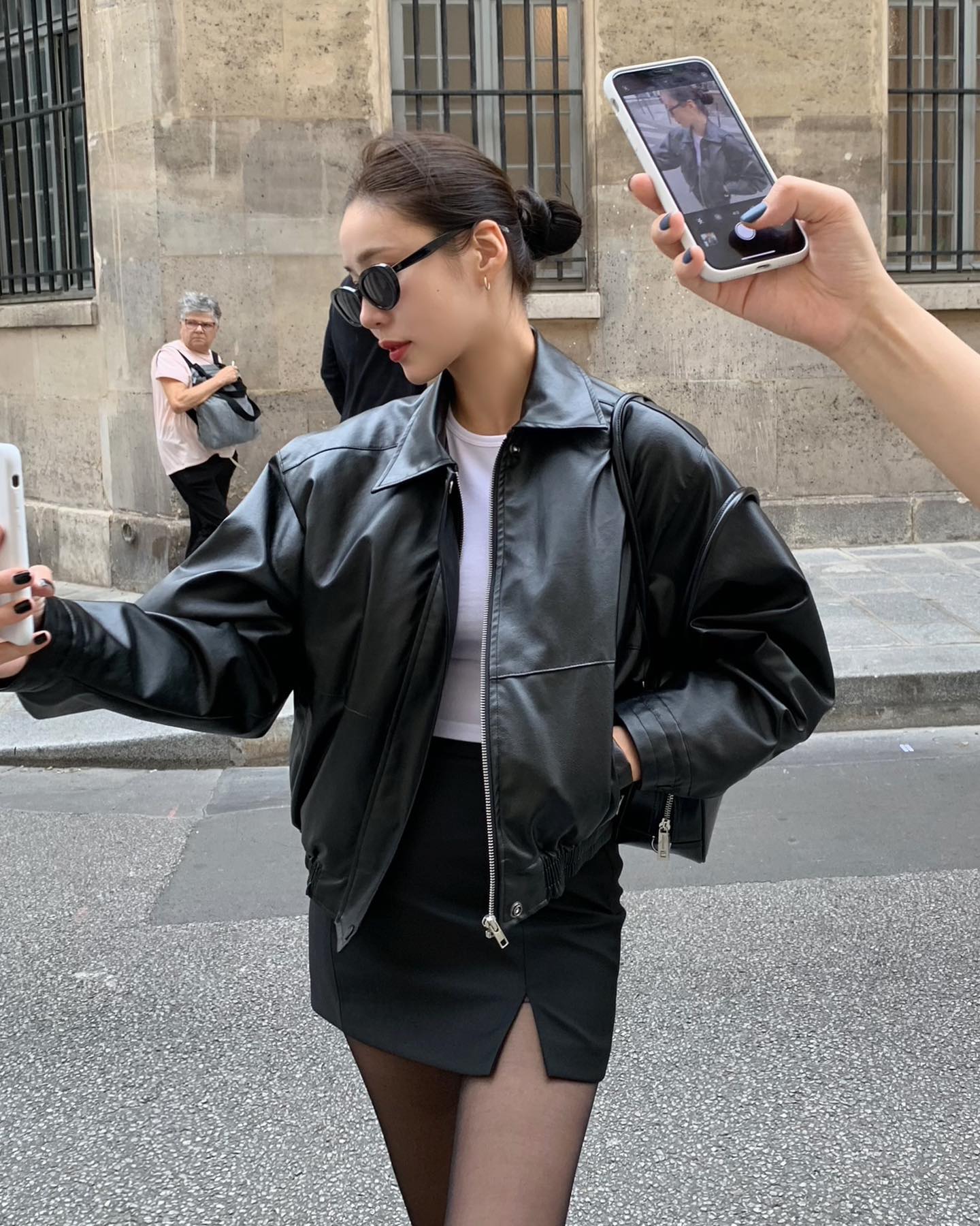 4 món thời trang màu đen không khiến bạn già hơn, trái lại còn hack tuổi hiệu quả-3