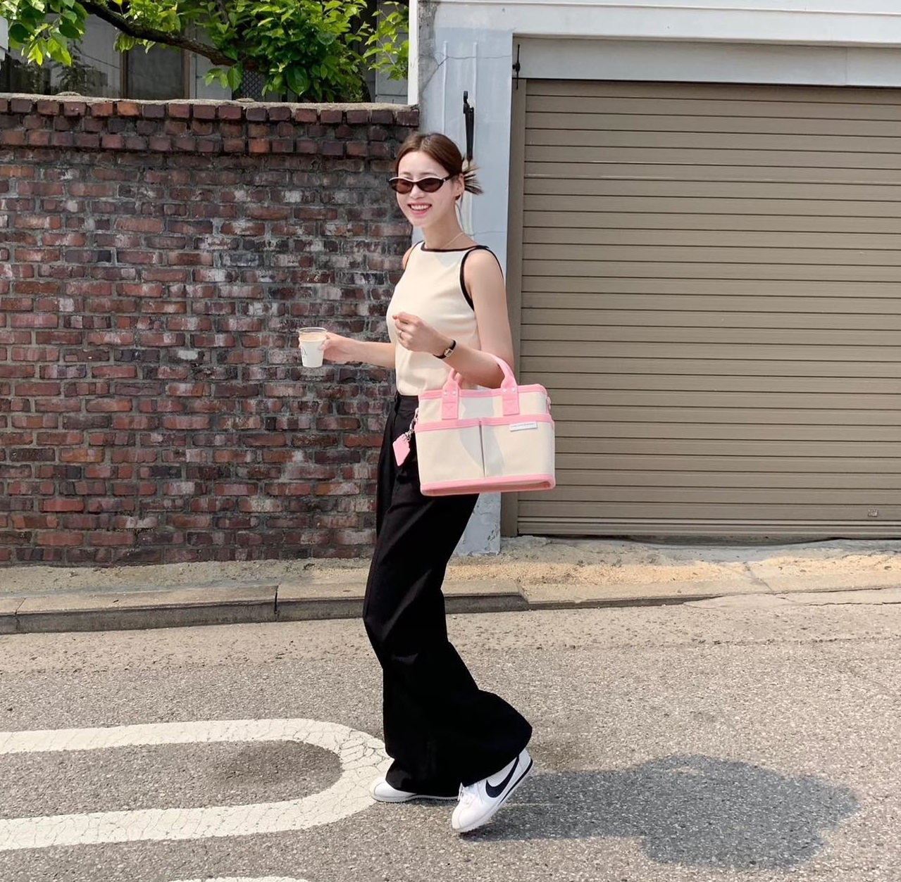 4 món thời trang màu đen không khiến bạn già hơn, trái lại còn hack tuổi hiệu quả-8