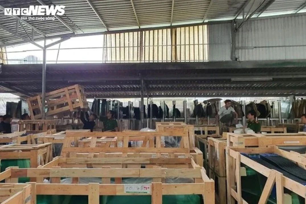 Khởi tố 6 kẻ sản xuất, buôn bán kính ôtô nhái thương hiệu nổi tiếng-2