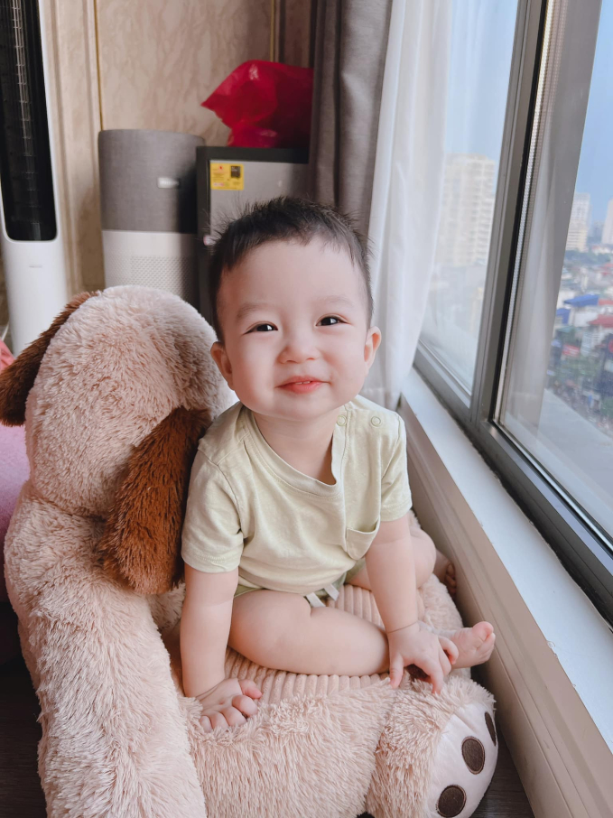 Bằng Kiều khoe video con trai thứ 4 đi học ngày đầu tại ngôi trường tư thục nổi tiếng, xem mà ngỡ ngàng: Bé ngoan ngoãn, tự giác quá!-2