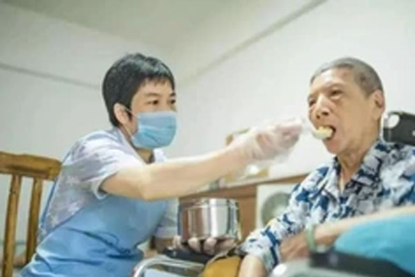Đoạn video quay lén trong 1 viện dưỡng lão cao cấp: Không như quảng cáo, sự thật có thể đáng buồn hơn nhiều người hình dung-5