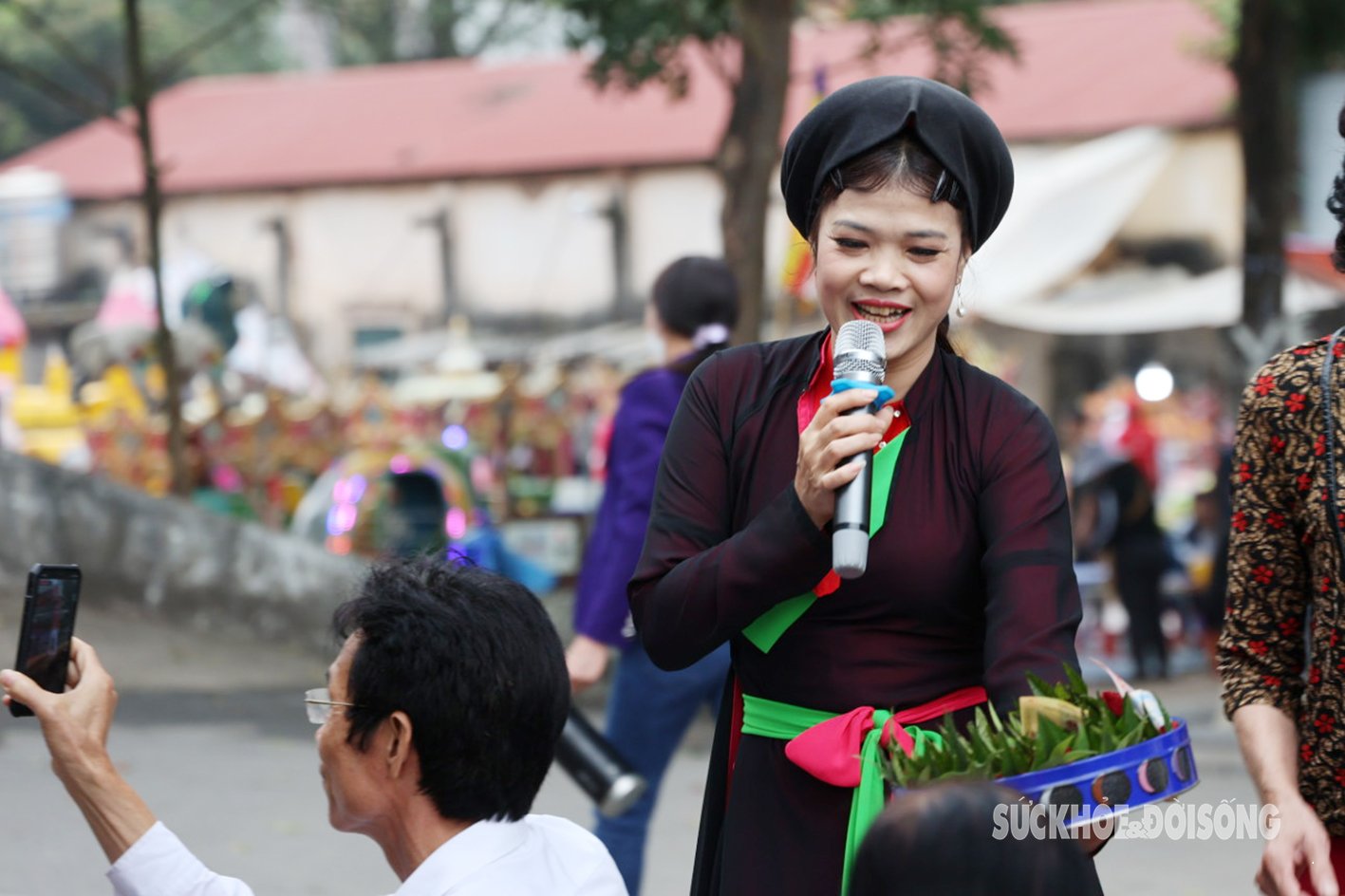 Biển người nô nức trẩy Hội Lim, thướng tiền cho các liền anh, liền chị-11