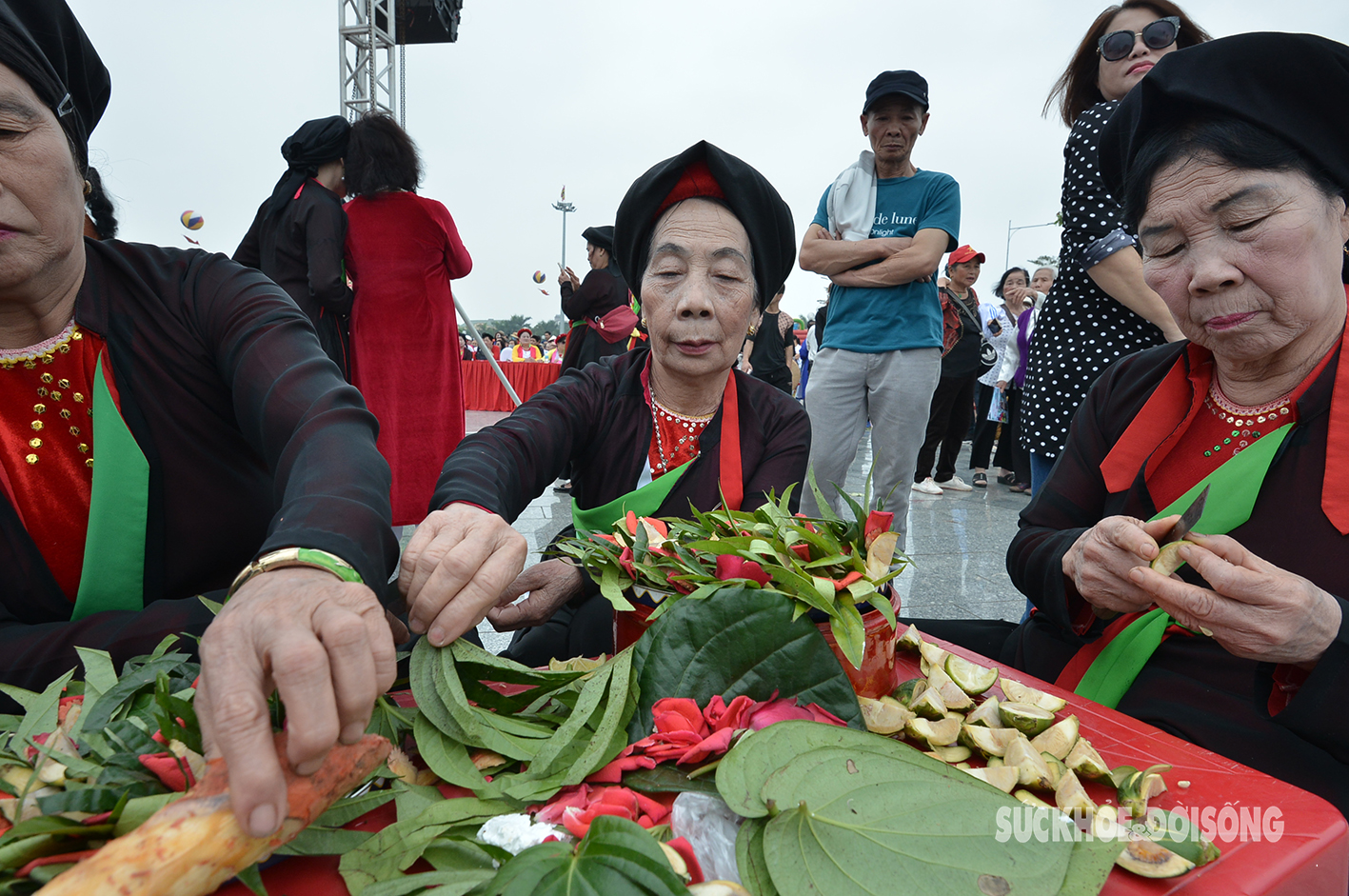 Biển người nô nức trẩy Hội Lim, thướng tiền cho các liền anh, liền chị-10