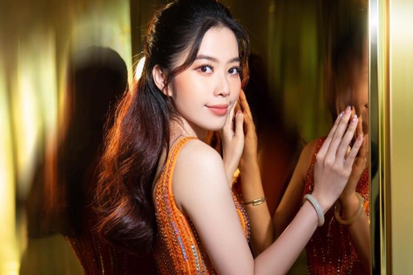 Nam Em đại náo showbiz Việt bằng màn tố tình, liên quan tới slogan cô treo ở phòng khách 3 năm trước?-11