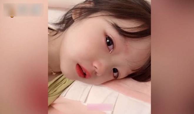 Bé gái xinh đẹp bật khóc: Con mệt mỏi lắm rồi! vì mẹ bắt học đủ môn năng khiếu từ piano đến khiêu vũ, mẫu nhí...-1