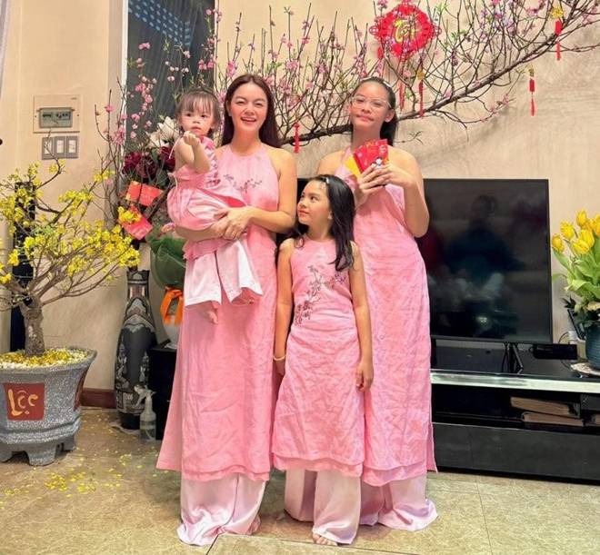 Con gái Phạm Quỳnh Anh - Quang Huy dậy thì trổ mã cao lớn, chân dài ăn đứt mẹ ca sĩ-1