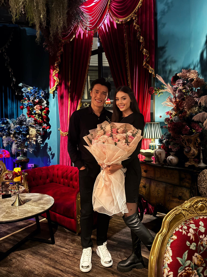 Vợ mẫu tây đi diễn xinh đẹp như thiên thần nhưng Bùi Tiến Dũng lại lo lắng, vào tận trang cá nhân để nhắc nhở-4