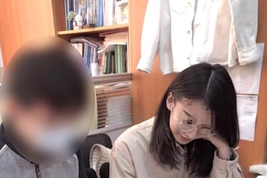 Vụ ngoại tình khó tin thu hút 2,5 tỷ lượt xem trên mạng xã hội