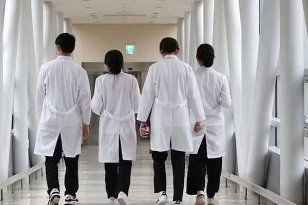 7 ngày khủng hoảng y tế Hàn Quốc: Bệnh nhân bị biến thành con tin, thoi thóp chờ được điều trị, y tá và điều dưỡng lóng ngóng tiếp quản chữa bệnh-6