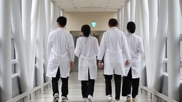 Gần 100% bác sĩ nội trú Hàn Quốc xin thôi việc-1