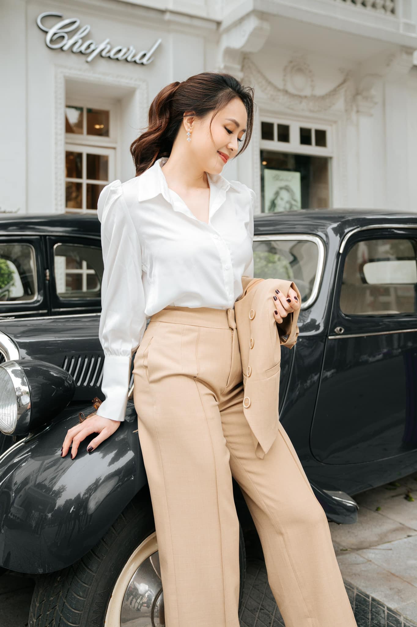 Mặc đẹp không khó với 10 cách diện áo sơ mi trắng từ dàn mỹ nhân phim VTV-10