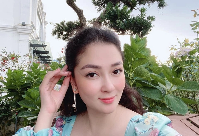 Nhan sắc trẻ đẹp tuổi U40 của Hoa hậu bí ẩn nhất Việt Nam, sống kín tiếng trong biệt thự ở Hà Nội-8