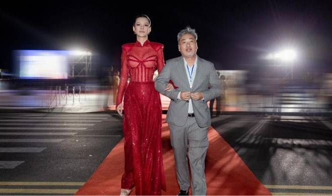 Bùi Lan Hương về chung nhà với đạo diễn Dũng Khùng, hé lộ tổ ấm hạnh phúc ngày đầu năm bên bạn trai tóc bạc-6