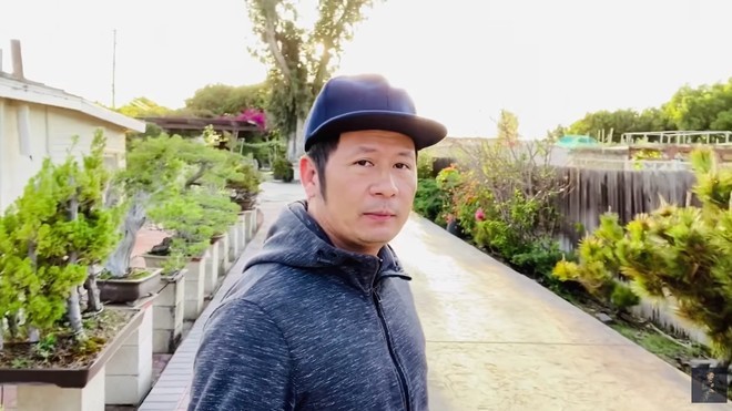 Bằng Kiều flex khu vườn rực rỡ tại biệt thự 2.000m2 của mình ở Mỹ-11