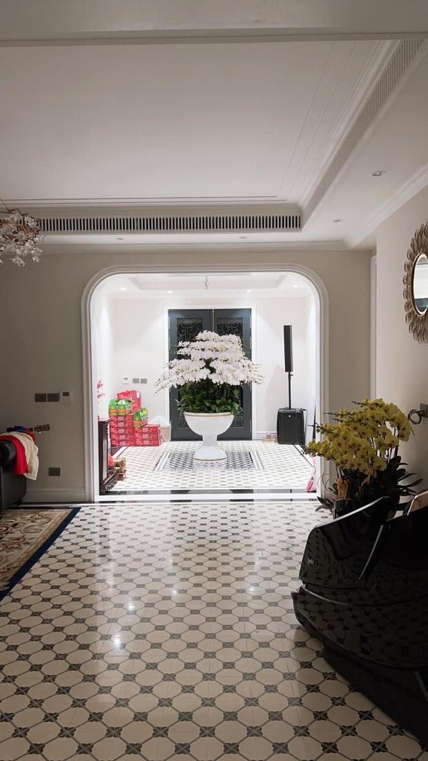 Công tử nhà giàu trong Đào, phở và piano” ngoài đời sở hữu cơ ngơi bạc tỷ: Nhà cổ đối diện Hồ Gươm, tậu 2 căn biệt thự đồ sộ-5