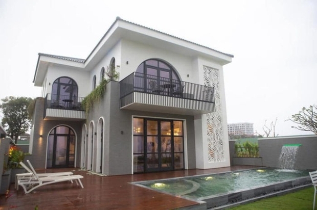 Công tử nhà giàu trong Đào, phở và piano” ngoài đời sở hữu cơ ngơi bạc tỷ: Nhà cổ đối diện Hồ Gươm, tậu 2 căn biệt thự đồ sộ-14
