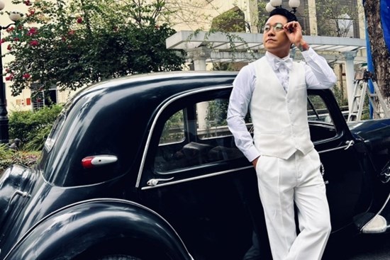 Công tử nhà giàu trong “Đào, phở và piano” ngoài đời sở hữu cơ ngơi bạc tỷ: Nhà cổ đối diện Hồ Gươm, tậu 2 căn biệt thự đồ sộ