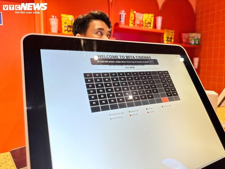 Khán giả TP.HCM thất vọng vì nửa đêm vẫn không mua được vé Đào, phở và piano-4