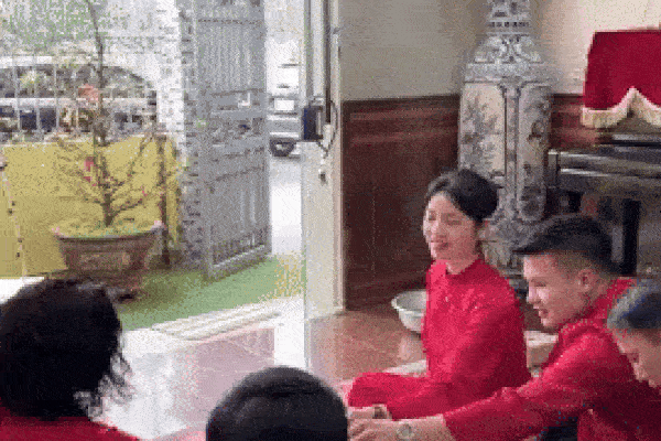 Đưa 2 gốc cây bị nhà giàu vứt bỏ về vườn nhà trồng, 15 năm sau được báo ân: Gia chủ tiết lộ cơ duyên lạ-12