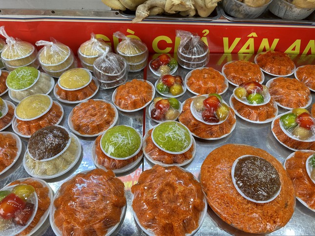 Hà Nội: Trời mưa không ngớt, thị trường rằm tháng Giêng đìu hiu-4