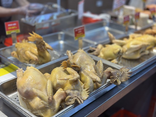 Hà Nội: Trời mưa không ngớt, thị trường rằm tháng Giêng đìu hiu-6