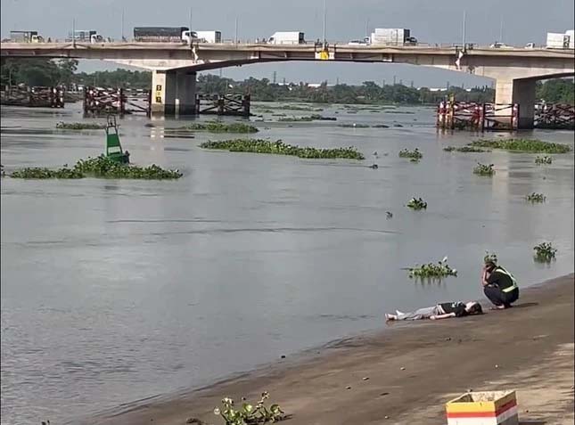 Cô gái bất ngờ dừng xe trên cầu rồi nhảy xuống sông Sài Gòn-2