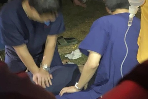 Đột quỵ ngay tại sân bóng, nam thanh niên tử vong-1