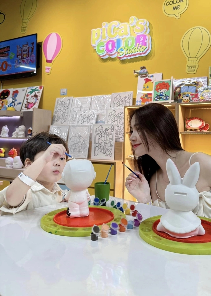 Hòa Minzy kể chuyện con nhạy cảm với người lạ, nhưng đọc câu sau ai nấy đều khen: Bà mẹ điểm 10!-2