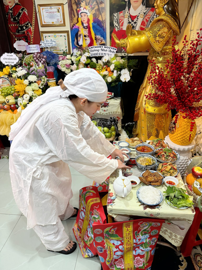 Lễ giỗ đầu cố NSƯT Vũ Linh: Hồng Loan chuẩn bị tươm tất, Bình Tinh - Vũ Luân tề tựu-4