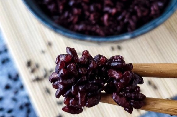 3 loại hạt màu đen được mệnh danh là tam bảo” giúp phụ nữ già chậm, da đẹp, ổn định nội tiết tố-3