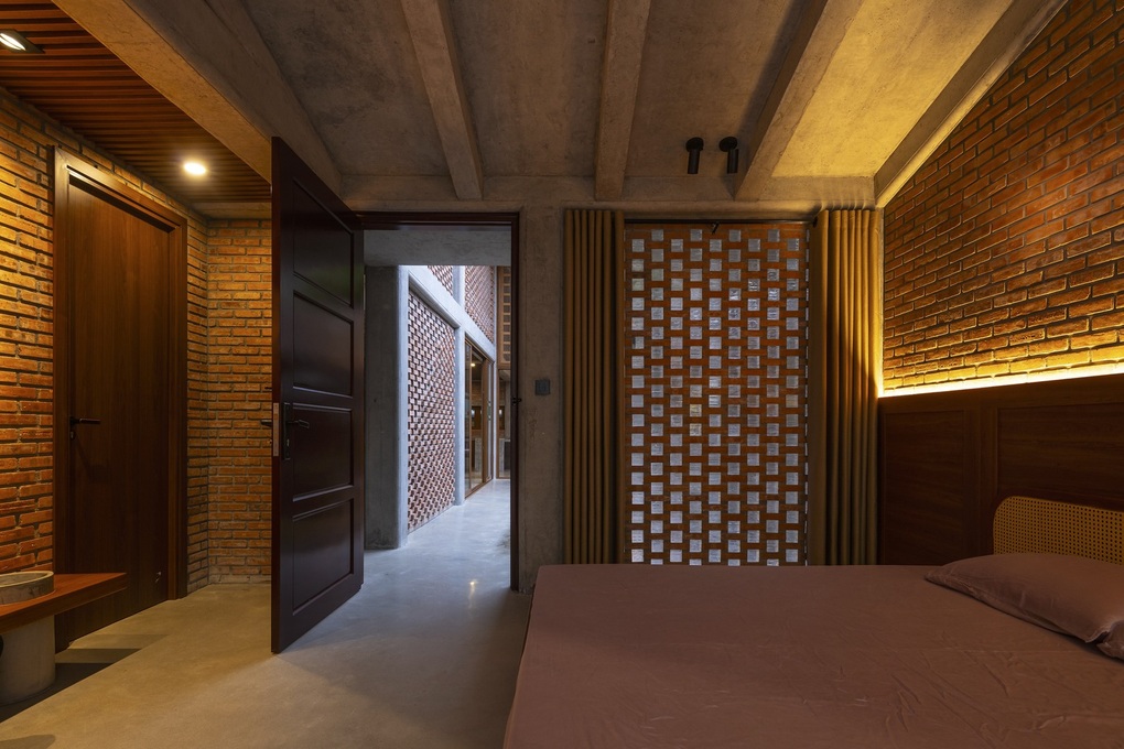 Căn nhà quê giữa phố độc đáo, có cả mảnh sân với cây cau, giếng nước-12