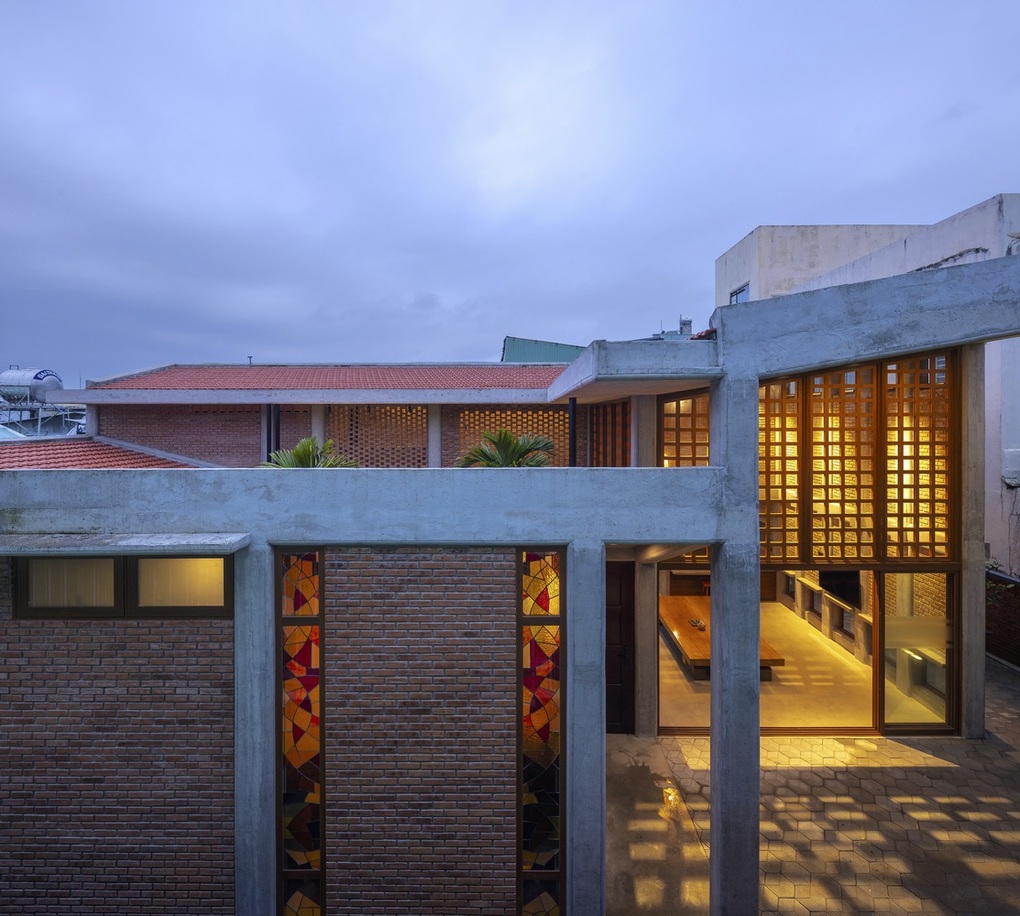 Căn nhà quê giữa phố độc đáo, có cả mảnh sân với cây cau, giếng nước-13