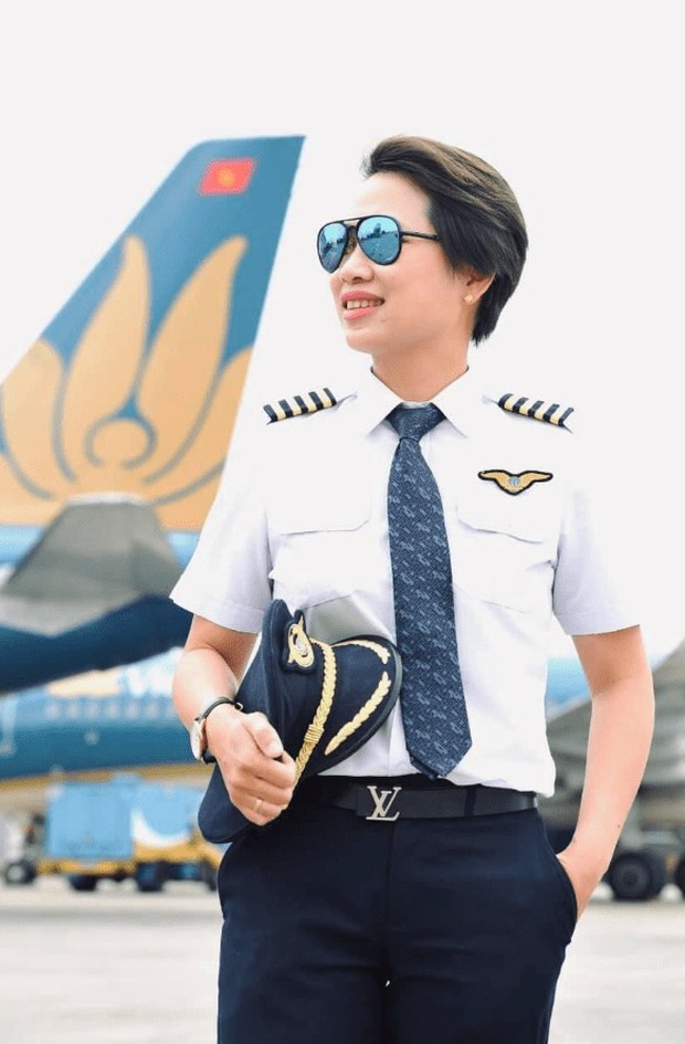 Nữ cơ trưởng đầu tiên ở Việt Nam kể cuộc sống hôn nhân: Vợ hạ cánh lập tức trông con cho chồng đi bay-3