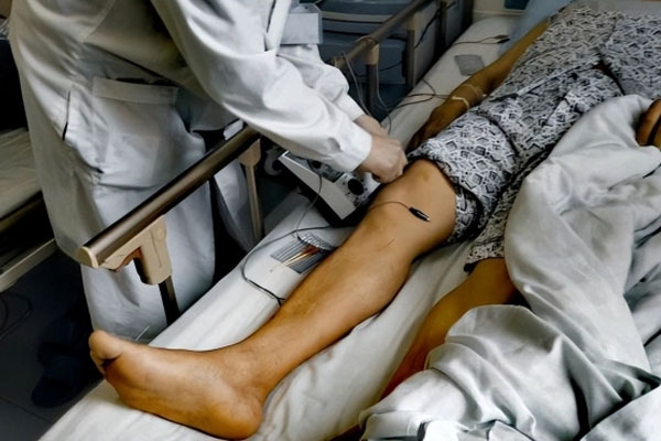 Từ vụ đột tử khi đá bóng, bác sĩ khuyến cáo 3 điều cần nhớ-2