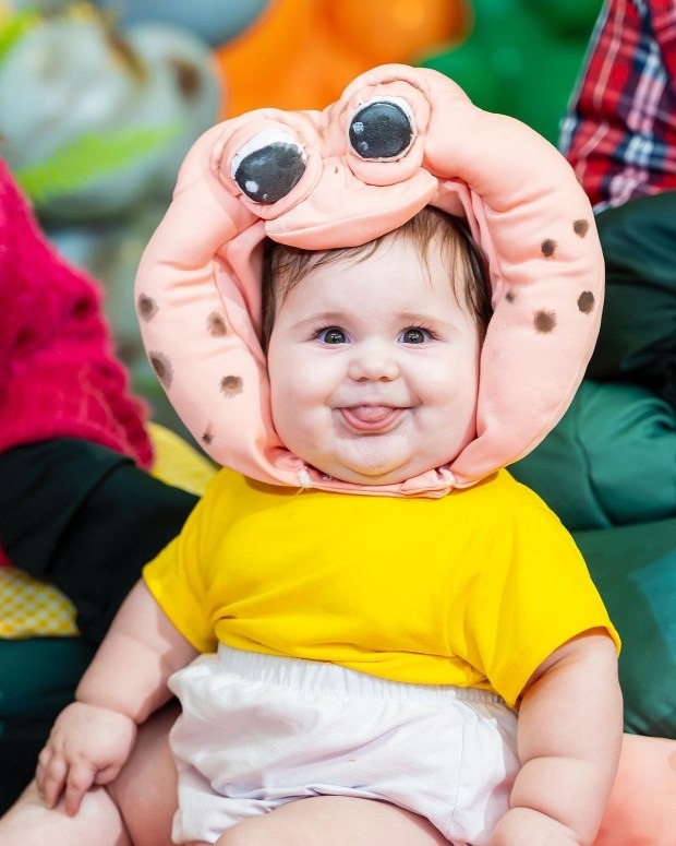 Sinh nhật xa hoa của em bé triệu phú giàu nhất thế giới: Thuê 100 phòng nghỉ dưỡng sang trọng cho khách, xây 3 hội trường để đãi tiệc-1