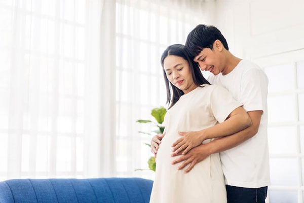 Khoe vợ có bầu, cậu bạn thân hỏi một câu khiến tôi lo lắng-1