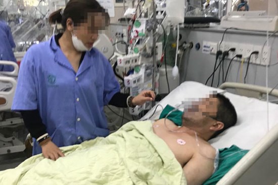 Sau cơn đau ở chân, người đàn ông nhanh chóng bị hoại tử 1/4 cơ thể