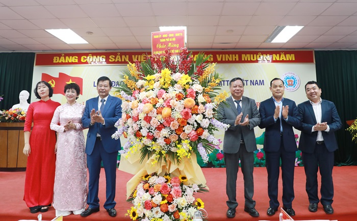 Phó Bí thư Thành ủy Nguyễn Văn Phong thăm, chúc mừng các cơ sở Y tế nhân Ngày Thầy thuốc Việt Nam-4