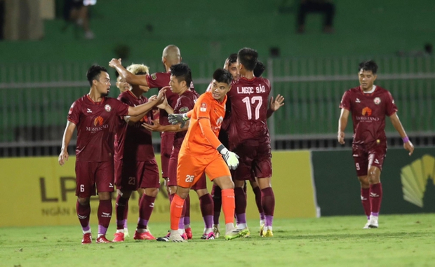 Hà Đức Chinh ăn mừng kiểu bụng bầu, nghi vấn Mai Hà Trang mang thai bé rồng đã có lời giải đáp-4