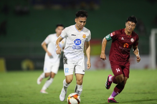 Hà Đức Chinh ăn mừng kiểu bụng bầu, nghi vấn Mai Hà Trang mang thai bé rồng đã có lời giải đáp-7