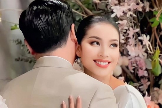 Hậu công khai danh tính chồng đại gia, Phạm Hương khéo phát
