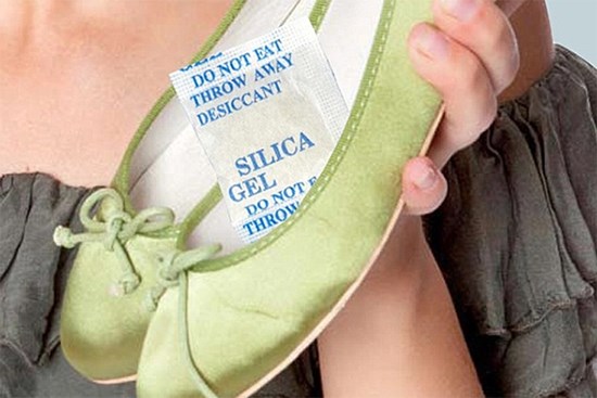 Đừng vứt đi dù chỉ một gói hút ẩm trong thực phẩm: Có 5 công dụng thông minh mà nhiều người không hề biết