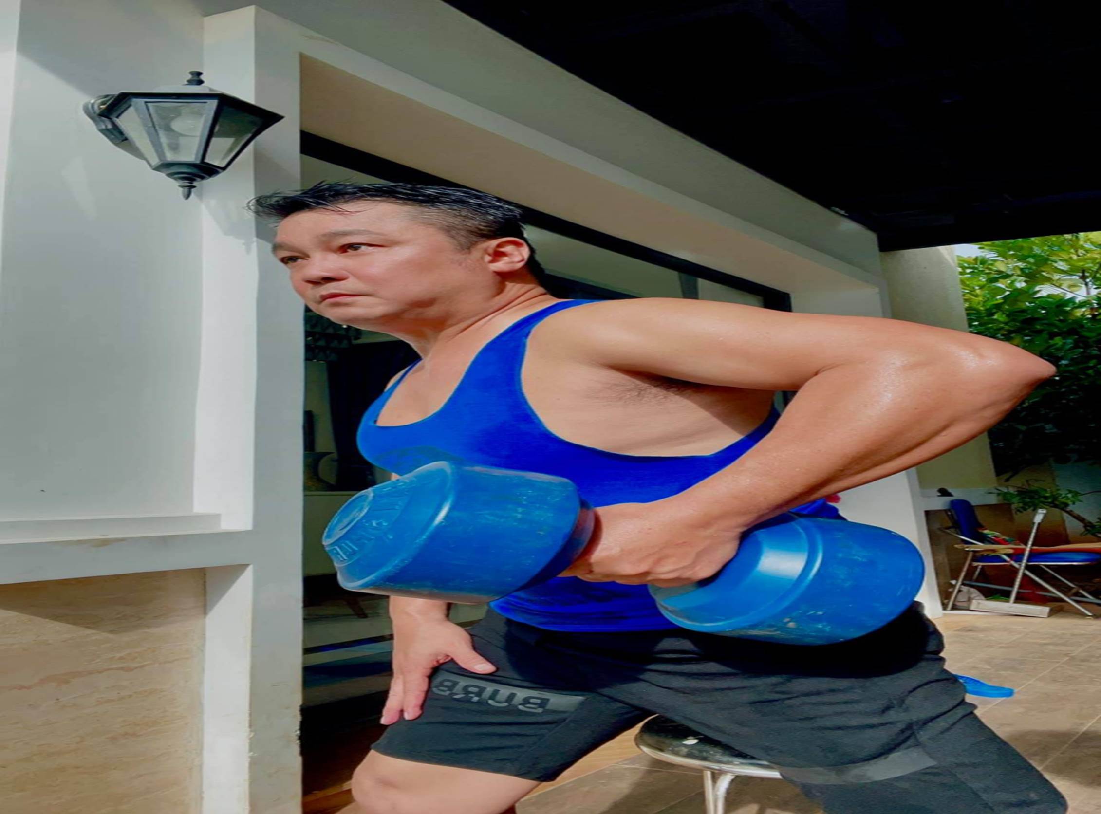 Diễn viên Việt nổi tiếng một thời tuổi 55: Sống vui vẻ dù không vợ, không con, ngoại hình vẫn phong độ, đẹp trai-4