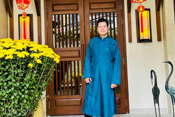 Nam ca sĩ đẹp trai, giàu có nhưng U50 vẫn không cưới vợ, sống cùng mẹ trong biệt thự phố 400m2 ở Sài Gòn-8