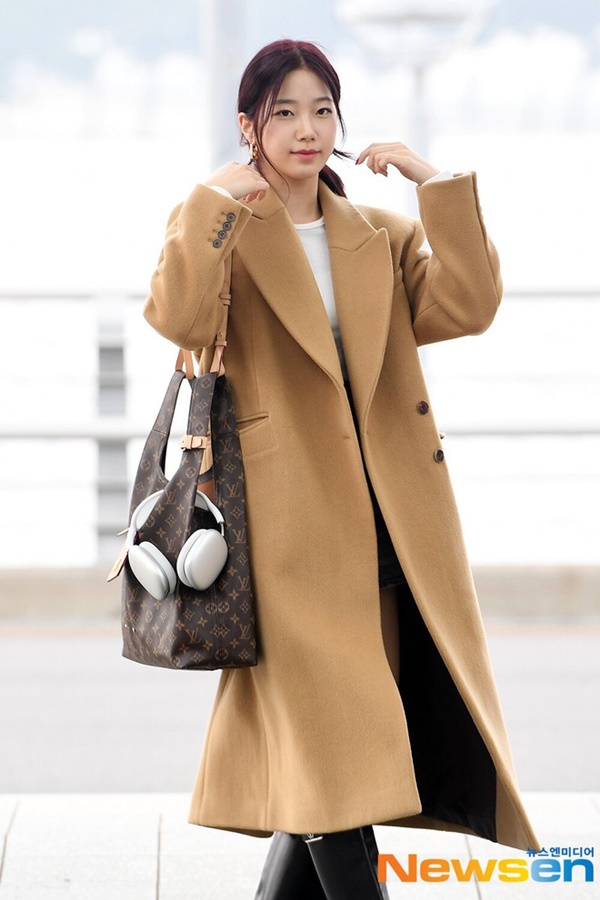 4 nữ thần tượng gen Z có thời trang sân bay đẹp xuất sắc, tuổi nào cũng có thể học hỏi-5