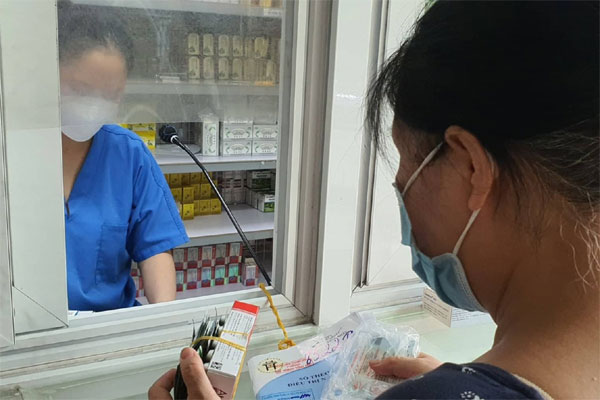 Hành trình đi nhờ người dịch chữ bác sĩ trên đơn thuốc-2